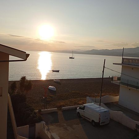 Mansarda Con Terrazzo Vista Mare Villa Oliveri Eksteriør bilde
